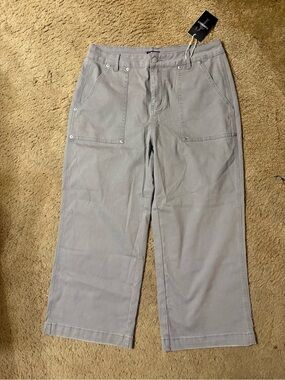 Flamingals New With Tag in Light Gray Size X Large Capri Straight Leg